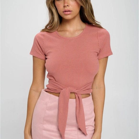 Front Tie Short Sleeve Crop Top - Picture 3 of 6